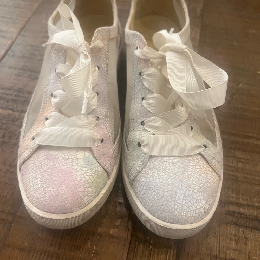 Software multicolor Sneakers with Low-Top Design